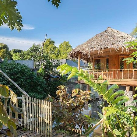 Onong'S Homestay & Cafe Tomohon Екстер'єр фото
