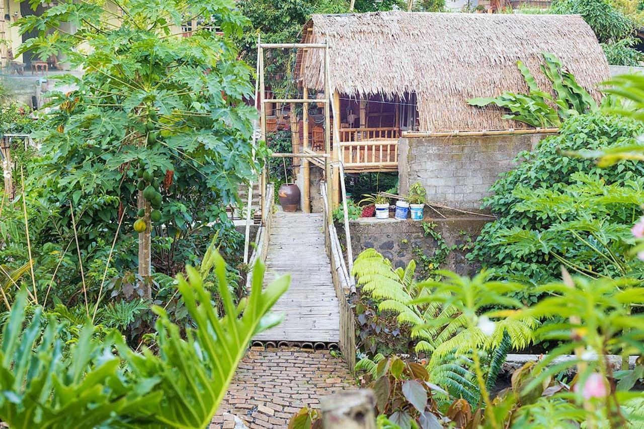 Onong'S Homestay & Cafe Tomohon Екстер'єр фото